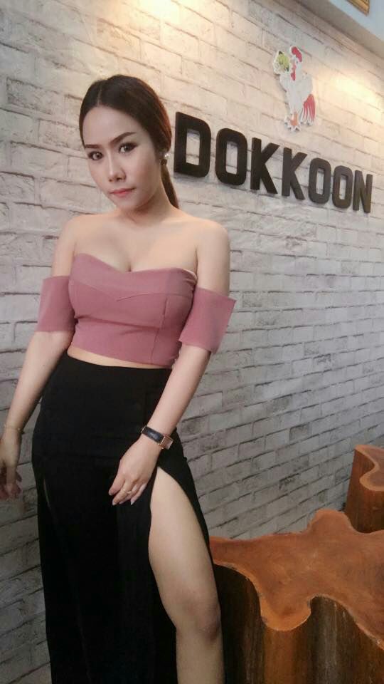 Chưa kịp nổi tiếng, thạc sĩ bán cơm gà đã bị cư dân mạng vùi dập vì ăn mặc phản cảm và làm lố quá đà